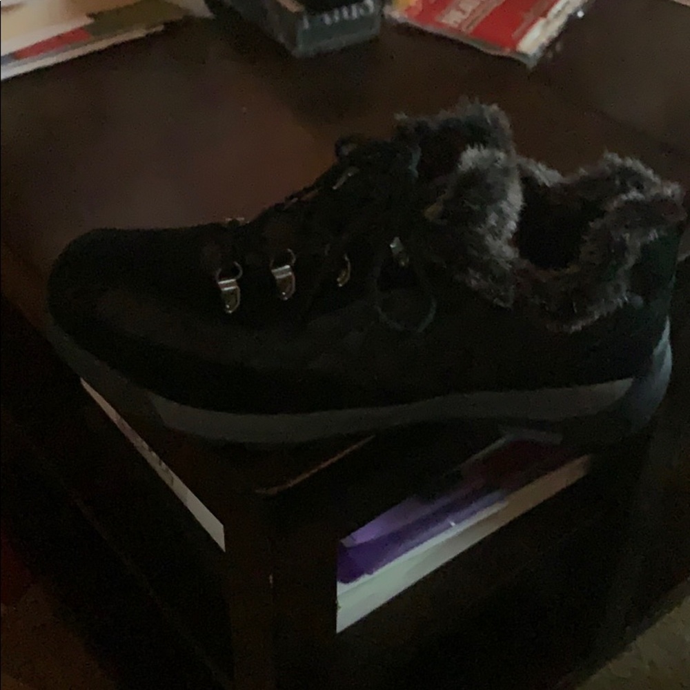 Lands end low rise hiking snow boots fur. In bag